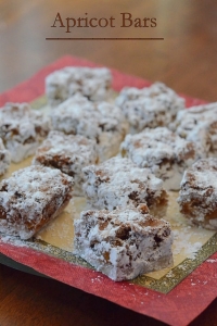 Apricot Bars dusted with powdered sugar on a napkin.