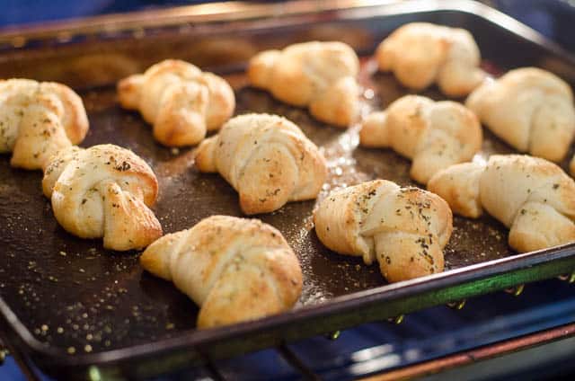 Easy Garlic Parmesan Knots-060