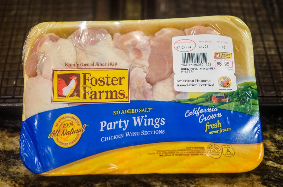 A package of Foster Farms Party Wings.