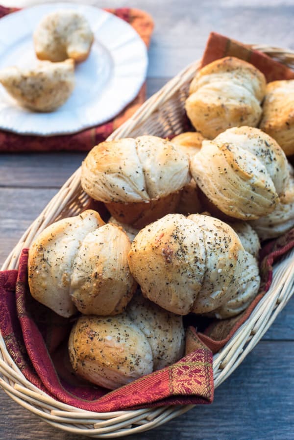 Easy Garlic Herb Parmesan Pull-Apart Biscuits