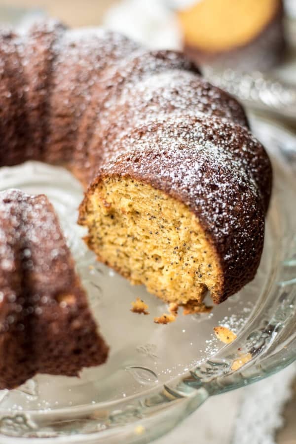 A close up of the sliced bundt cake.