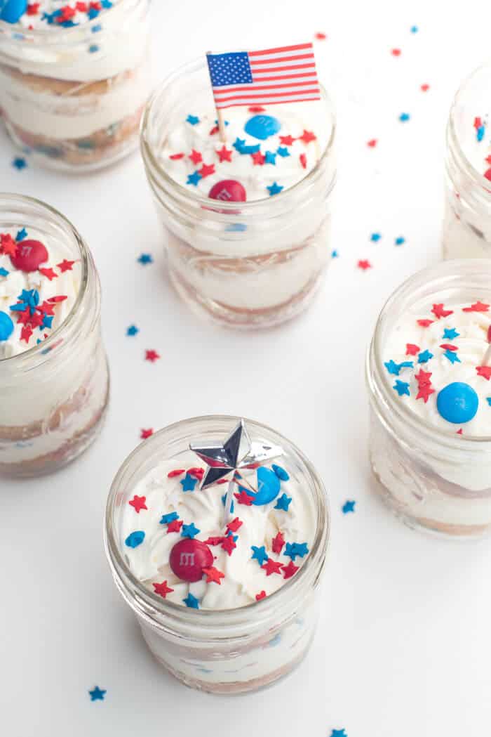 Flag and star picks are placed in the Mason Jar Cupcakes.