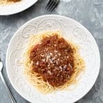 A bowl of spaghetti with meat sauce.