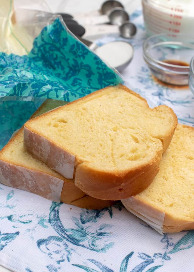 Trader Joe's Brioche aus der Tüte.'s Brioche out of the bag.