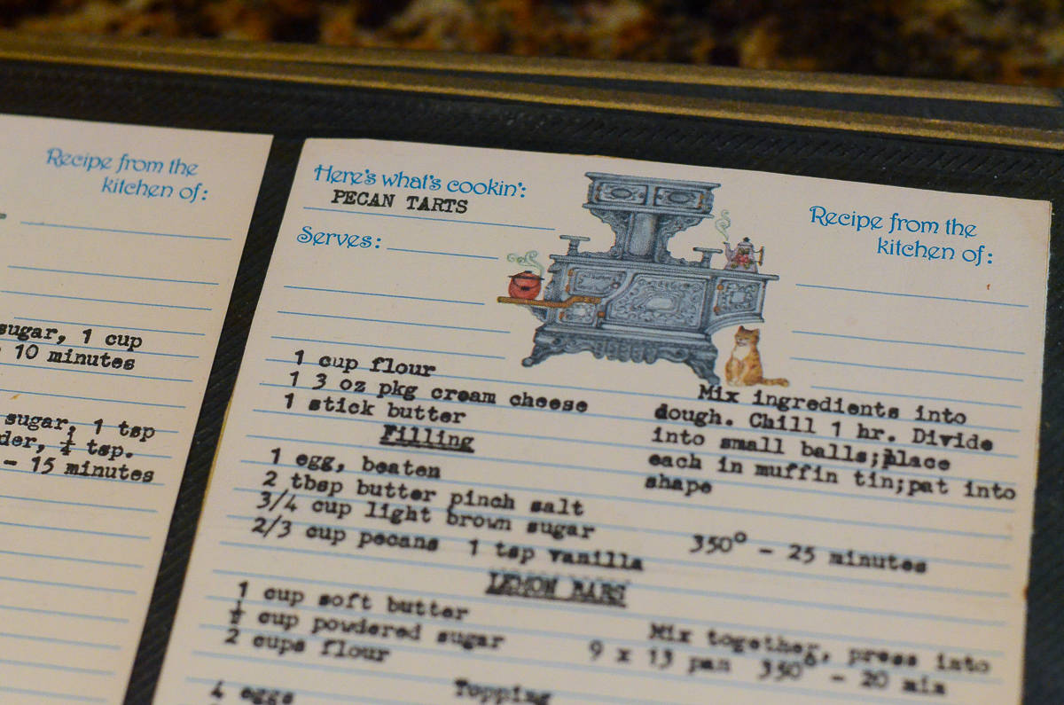 An old typewritten recipe card with a recipe for pecan tarts.